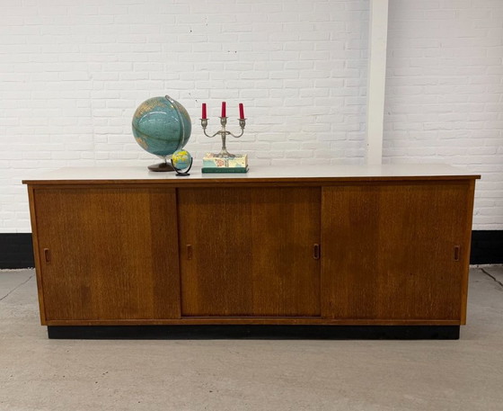 Armadio scolastico vintage in teak con ante scorrevoli – Credenze, Wood (photo 2 of 22)