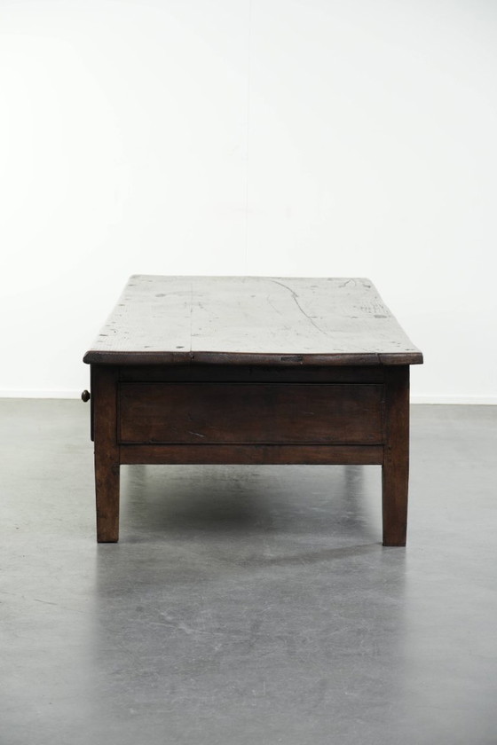 Image 1 of Großer antiker Couchtisch aus südeuropäischem Kastanienholz aus dem 18. Jahrhundert mit wunderschöner Patina