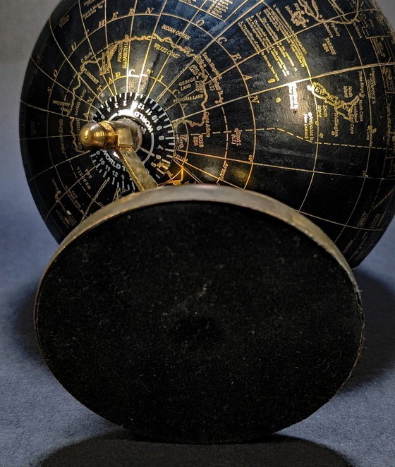 Image 1 of Globo terrestre vintage nero e oro – Globo da scrivania girevole con quadrante dell'ora mondiale