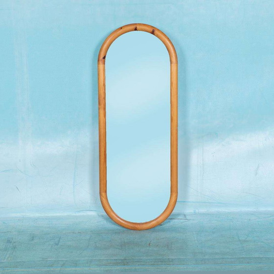 Image 1 of Miroir passeport vintage en bois Suède Miroir blond en pin des années 70