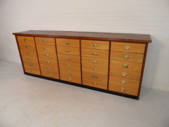 Mobile da negozio vintage con 30 cassetti – Cassettiere, Wood, Klassiek (photo 11 of 12)