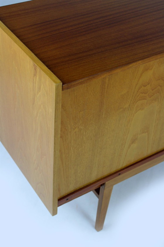 Credenza Mid-Century Modern restaurata in mogano e frassino di UP Zavody, anni '60 – Credenze, Wood (photo 21 of 24)