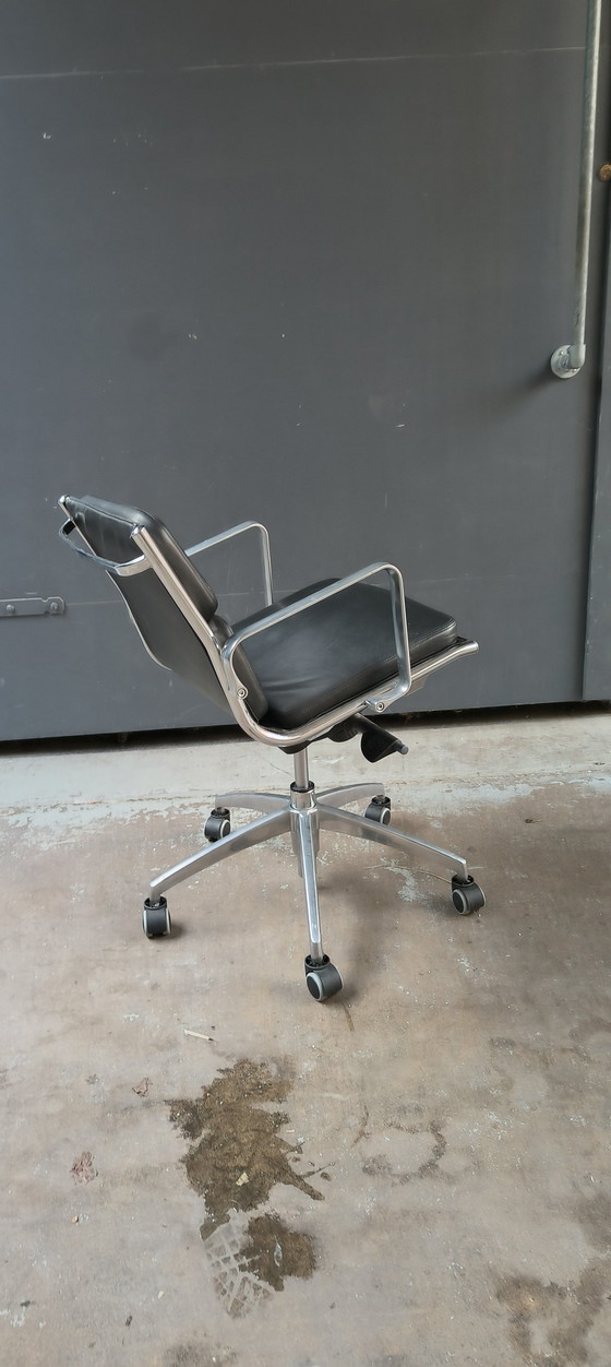 Image 1 of Lucy Italia light softpad in de style van Eames Vitra 