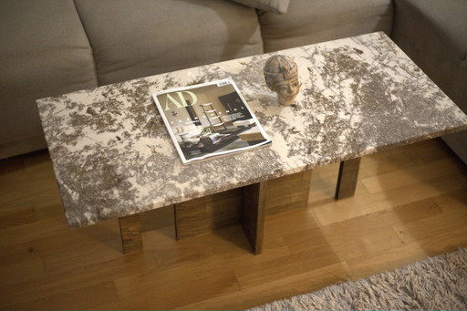Mesa de centro Recta Forest Snow de piedra natural y madera maciza de roble
