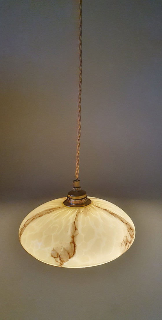 Image 1 of Ensemble de 2 lampes suspendues vintage en opaline marbrée