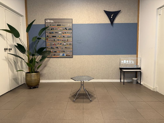 Vitra | Alexander Girard | Hexagonal Table | Aluminium | 1 pièce – Tables d'appoint (photo 2 of 8)