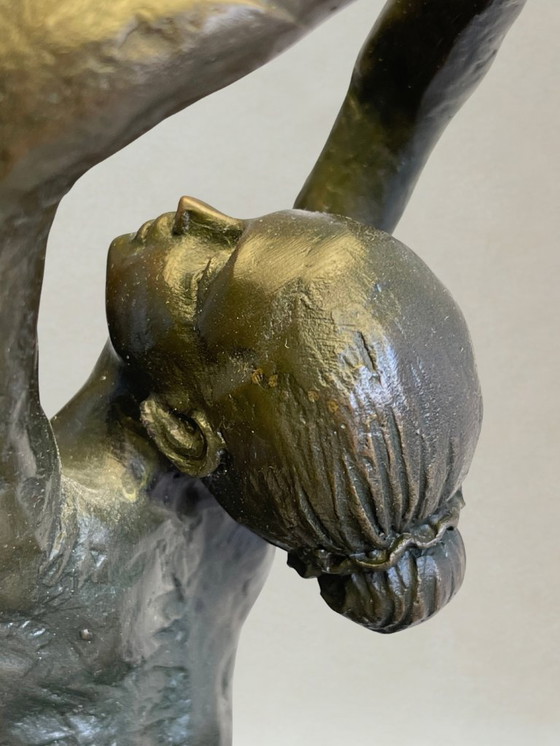 Image 1 of Art Deco sculptuur – Hoepeldanseres – Decoratief brons – Gesigneerd P. Collinet – 39 cm