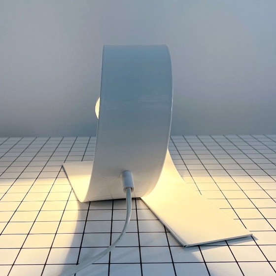 Image 1 of Lampe de table blanche Loop, années 1980