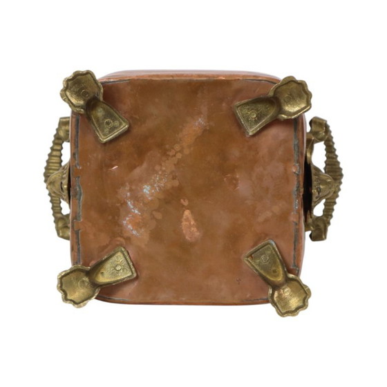Fioriera antica in rame con piedini a zampa di leone e teste di leone, XIX secolo. – Vasi per piante, Copper (photo 10 of 14)