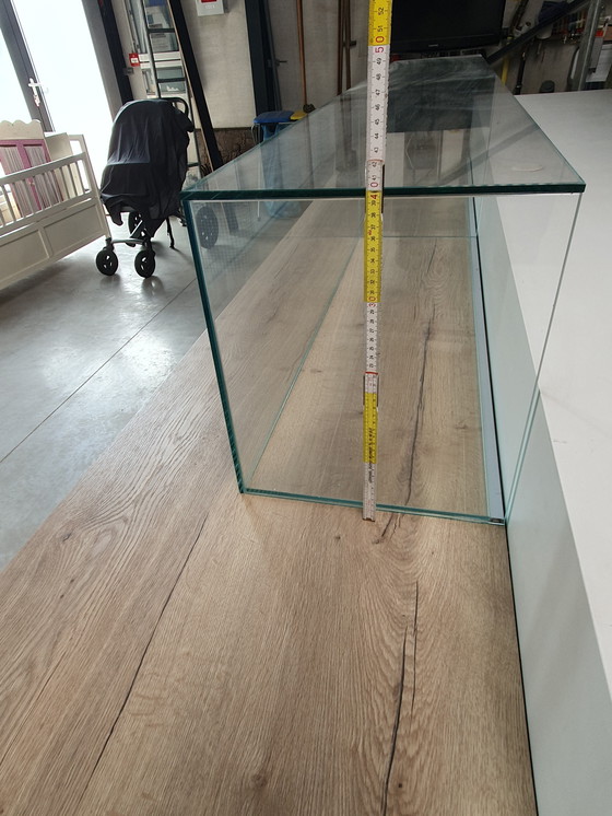 Image 1 of Elegante mostrador con iluminación LED