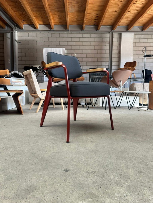Chaise Vitra Fauteuil Direction de Jean Prouvé (plus en stock)