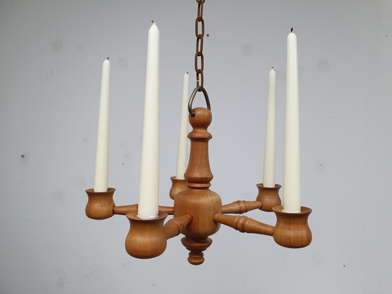 Image 1 of Chandelier en pin. Lustre vintage fait à la main.