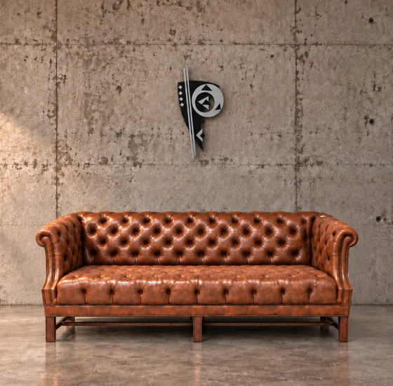 Sofá Chesterfield / Cuero coñac marrón / Acolchado profundo / Años 80 – Sofás (Couches), Leather (photo 2 of 6)
