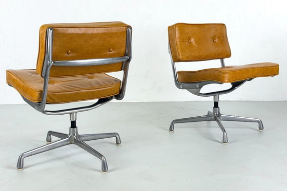 Image 1 of Impresionante par de sillas intermedias ES101 diseñadas por Charles y Ray Eames para Herman Miller en la década de 1960.