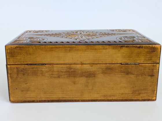 Antique Folk Art Chip Carved Wooden Box Treasure Chest – Decorative Objects (photo 8 of 18)
