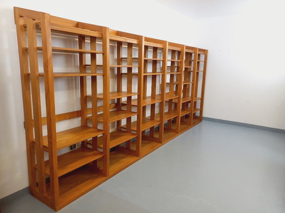 Image 1 of Grote modulaire boekenkast in 6 secties met 30 vintage grenenhouten planken uit de jaren 70 en 80.