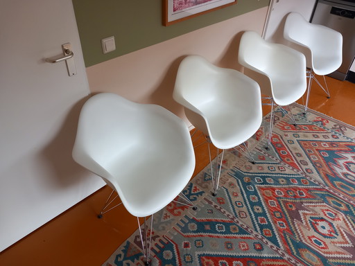 4 sillas Vitra Eames DAR