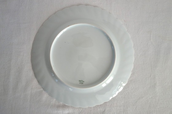 Image 1 of Set van 8 witte, gedraaide porseleinen dinerborden van Limoges Haviland.