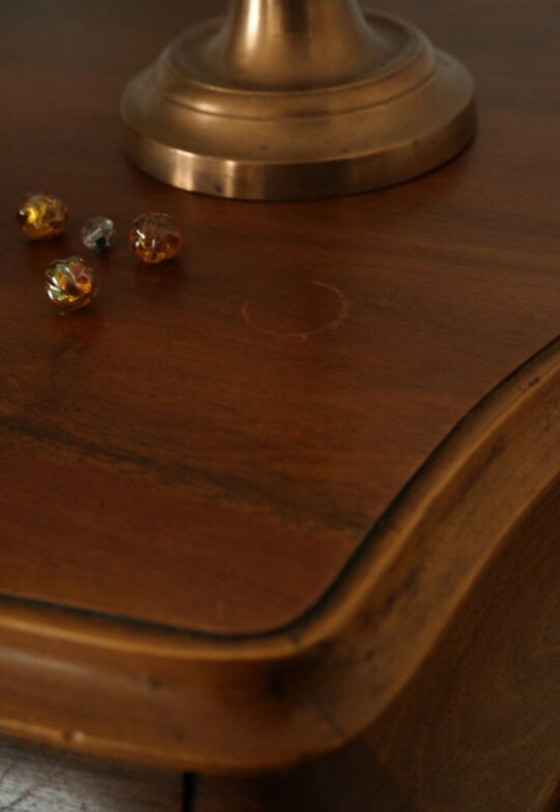 Image 1 of Cómoda sepulcral de nogal estilo Luis XV, siglo XX