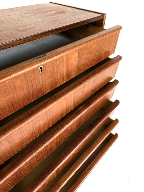 Image 1 of Vintage XL Deense teakhouten ladekast ‘60