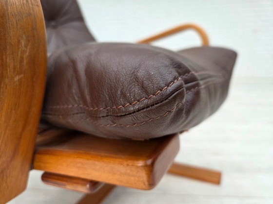 Image 1 of Fauteuil danois des années 1970 de la marque Komfort, cuir, toile et bois courbé.