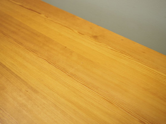 Image 1 of Vitrine en pin, design danois, années 1980, production : Danemark