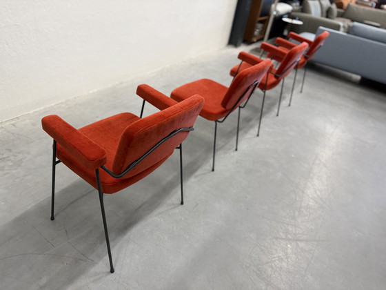 Image 1 of 4 Artifort Moulin Eetkamerstoelen Rood Lucir Stof