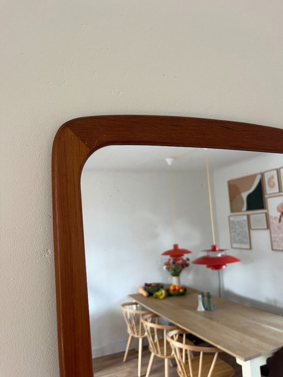 Image 1 of Vintage Deense teakhouten spiegel - prachtige randen - spiegel uit het midden van de vorige eeuw