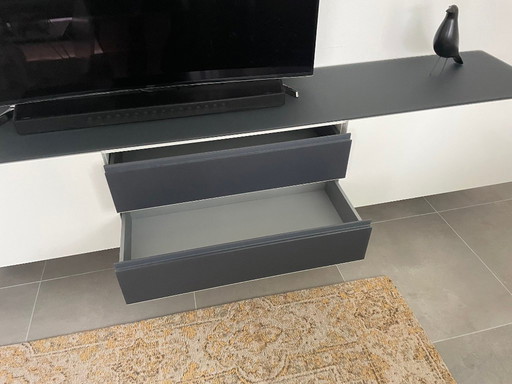 TV-Element mit Glasablage, zwei Einlegeböden