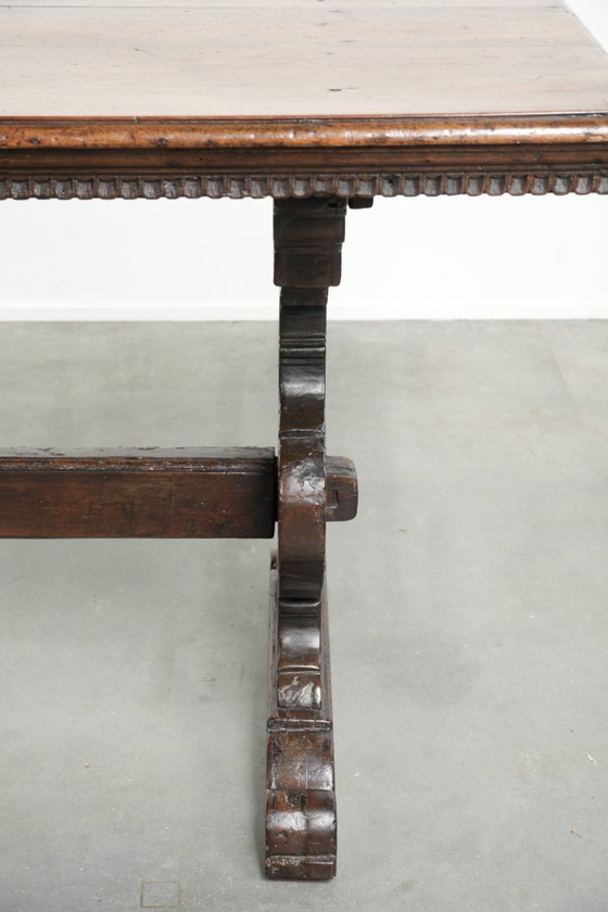 Image 1 of Authentic 16th-century Italian dining table made of walnut.