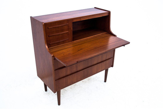 Image 1 of Bureau en teck, design danois, années 1960.