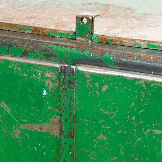 Image 1 of IJzeren industriële kast, jaren 70