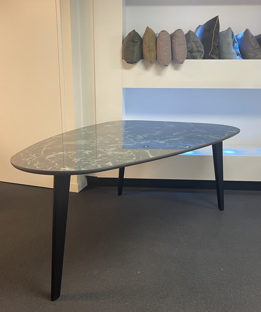 Leolux Bondi dining table