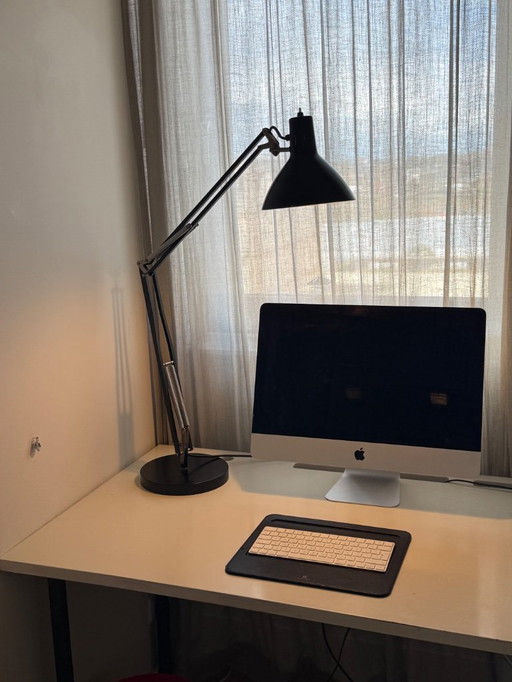 Hala, achitectenlamp. 