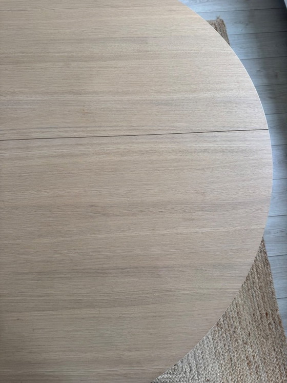 Bolia Soft Mood Esstisch Ø122 cm + Ausziehplatte – weiß pigmentierte Eiche – Esstische, Holz (photo 6 of 7)