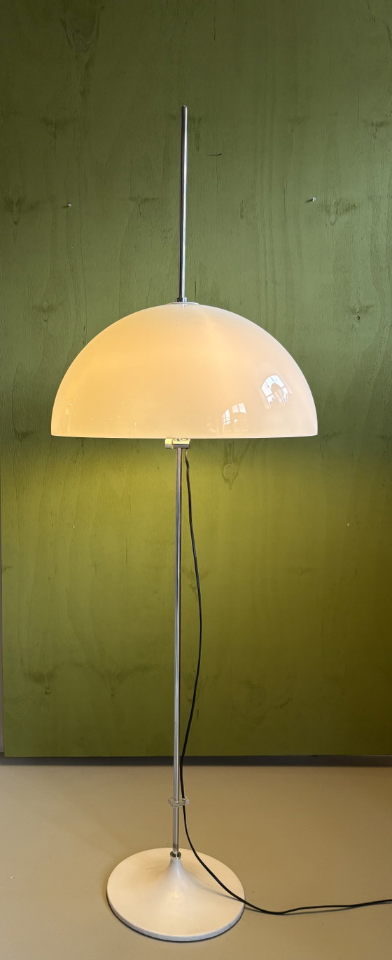 Gepo Space Age Mushroom adjustable floor lamp – Floor lights, Plastic (photo 3 of 9)