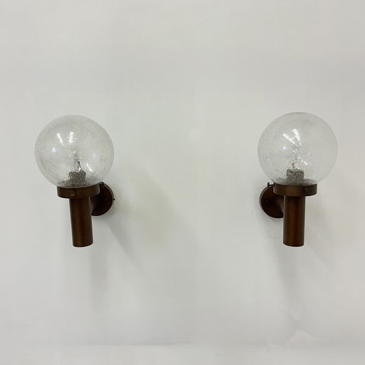Ensemble de 2 lampes murales d'extérieur en verre à globe Appliques par Lisa Pape Suède, 1970