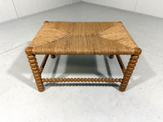 Image 1 of Banco/taburete de roble con asiento de mimbre, década de 1930.