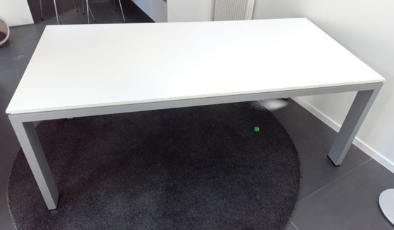 Image 1 of ARCO GRAPHIC Weißer ausziehbarer Esstisch