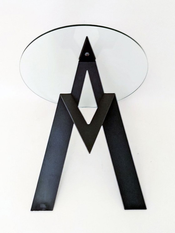 Image 1 of bijzettafeltje post modern design