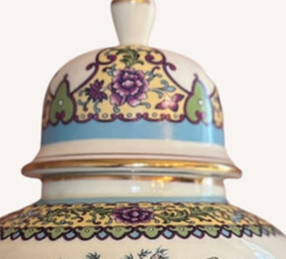 Image 1 of Vase chinois à couvercle peint à la main