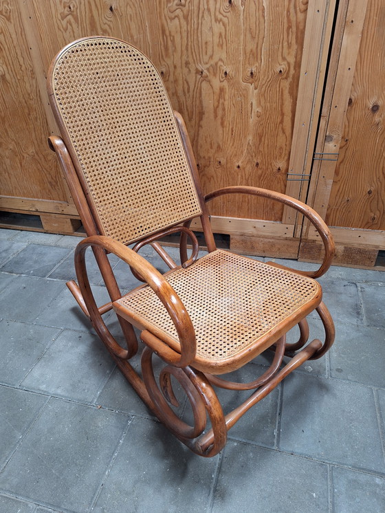 Image 1 of Sedia a dondolo in stile Thonet