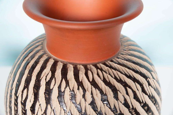 Image 1 of Vintage Wekara sgraffito vaas, minimalist ceramic vase