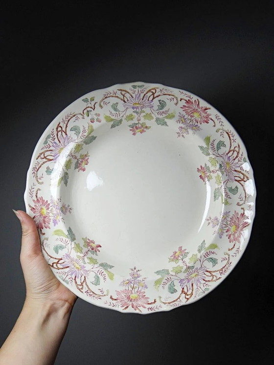 Antike Longchamp Servierschale mit polychromen Gänseblümchen, Eisenstein, 19. Jahrhundert. – Geschirr (photo 4 of 16)