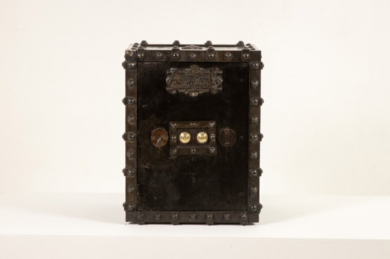 Image 1 of Bauche. Antiker kleiner Reisesafe aus Metall. Napoleon III.