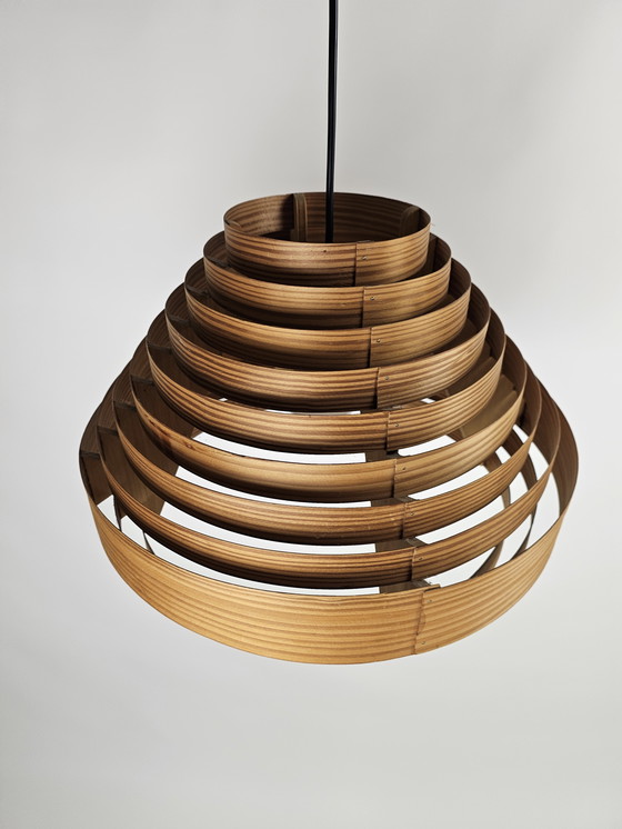 Image 1 of Chapa de madera Lámpara colgante atribuida a Hans Agne Jacobson Diseño sueco Años 70