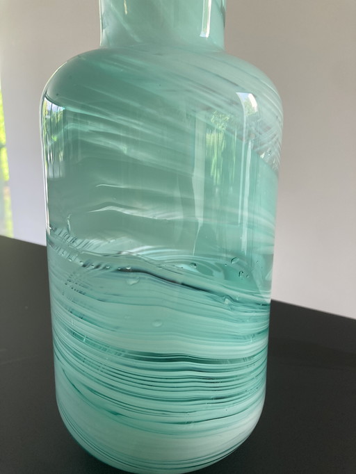 Vase soufflé à la bouche en turquoise par Iina Vuorivirta