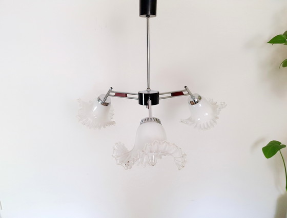 Image 1 of Vintage kroonluchter, 3 Arm Keramiek en Glas Tulp Plafondlamp, Vintage Licht Armatuur, 70s Hanglamp, Mid Century Modern Lam