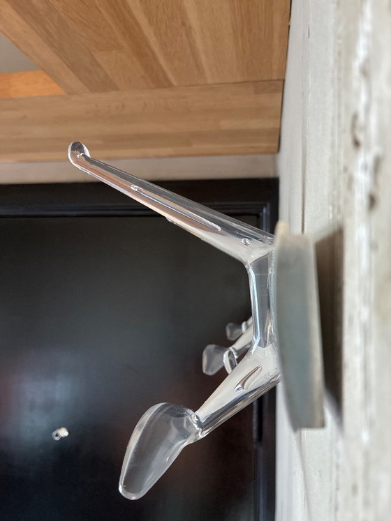 Perchero Kartell (60 cm) de Alberto Meda – Plexiglass, Plastic (photo 8 of 8)