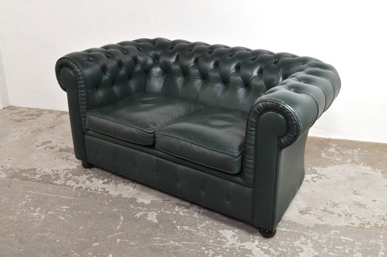 Image 1 of Sofá Chesterfield de dos plazas de época